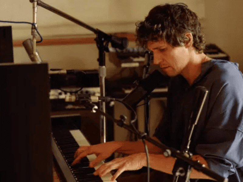  “s h i n e” de Tobias Jesso Jr., reflets sonores intimes d’une décennie 