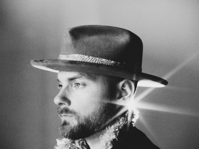 Ásgeir : « Je n&rsquo;ai pas peur de naviguer entre les genres »