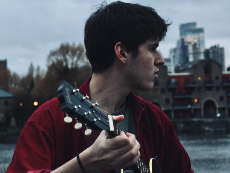 Kosta Burgess: « Avec cet album j&rsquo;ai voulu rendre hommage à la communauté musicale londonienne »
